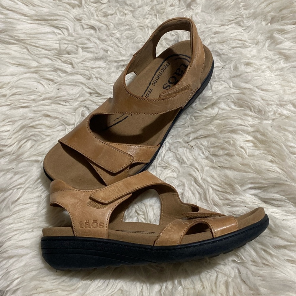 Taos Women's Serene Sandal in Caramel, Size  7